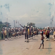 Desfile de una banda de guerra