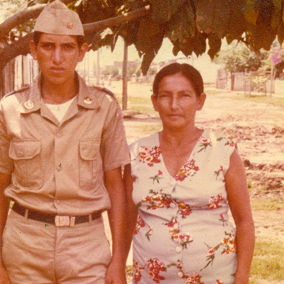 Un soldado visita a su madre